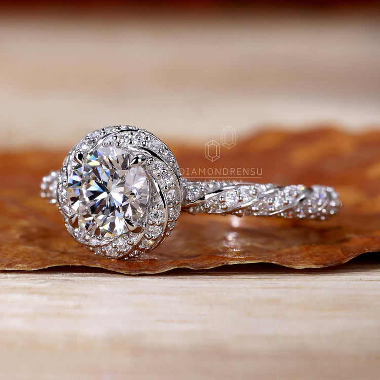 Exquisite round cut diamond ring designed to impress.
