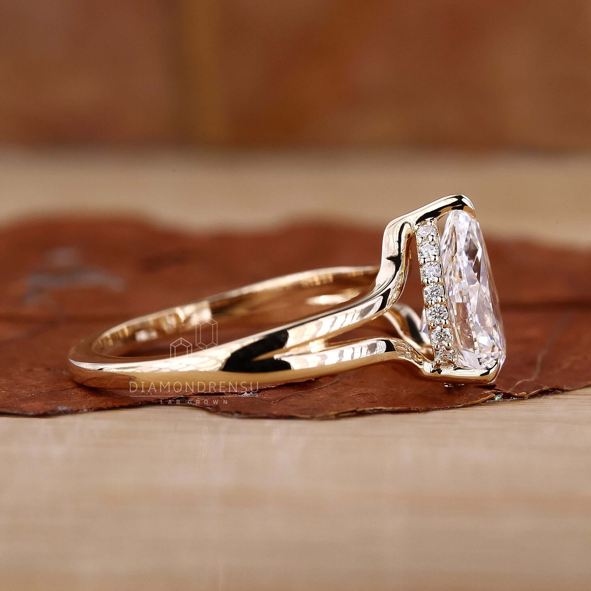 Pear Shaped Diamond Ring with a timeless and elegant design.