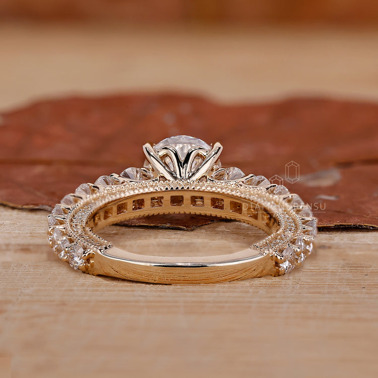 Diamondrensu UK ring with round cut diamond and prong setting.
