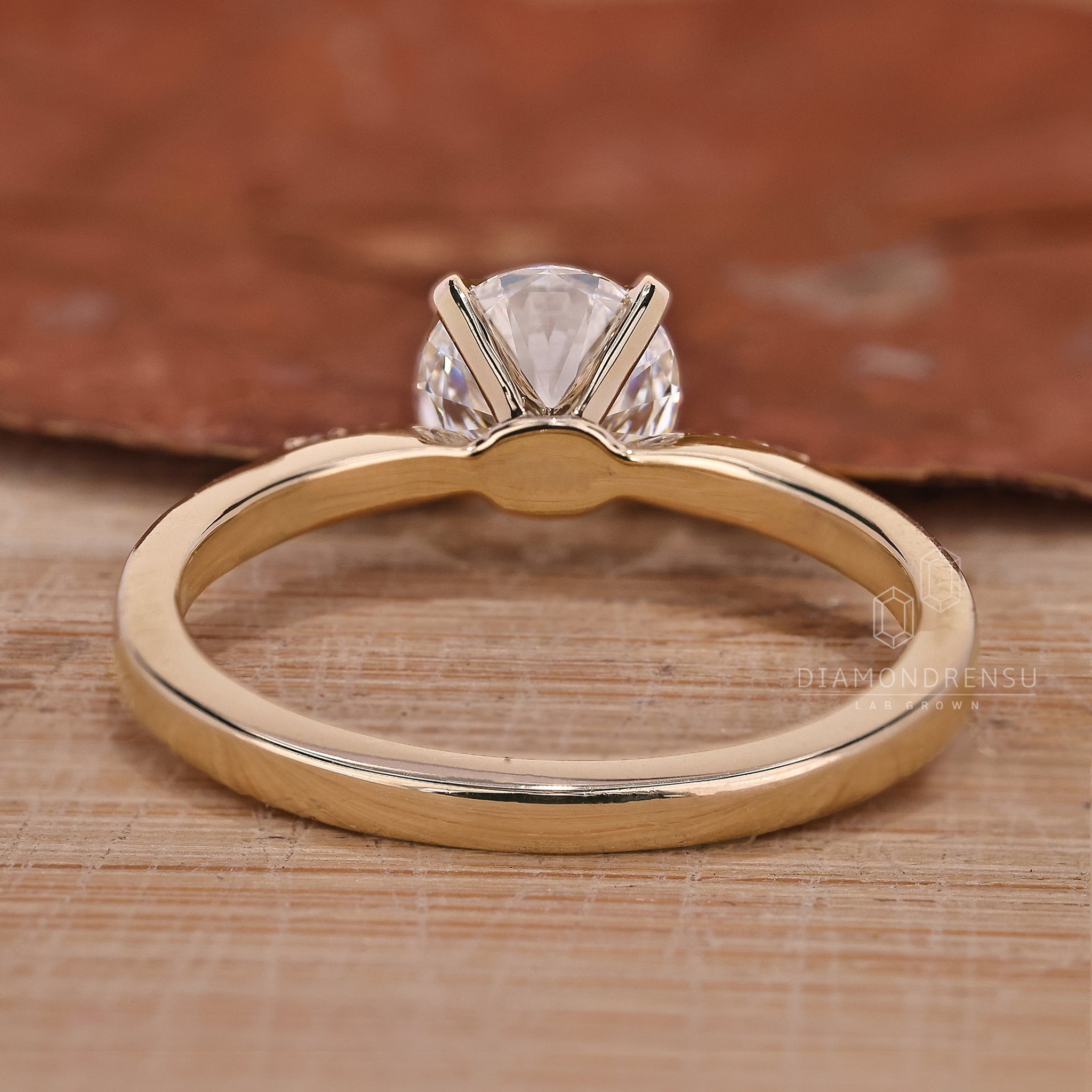 Diamondrensu UK ring designed for modern wearers.
