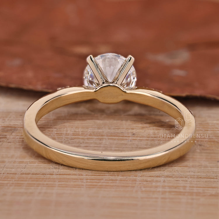 Diamondrensu UK ring designed for modern wearers.
