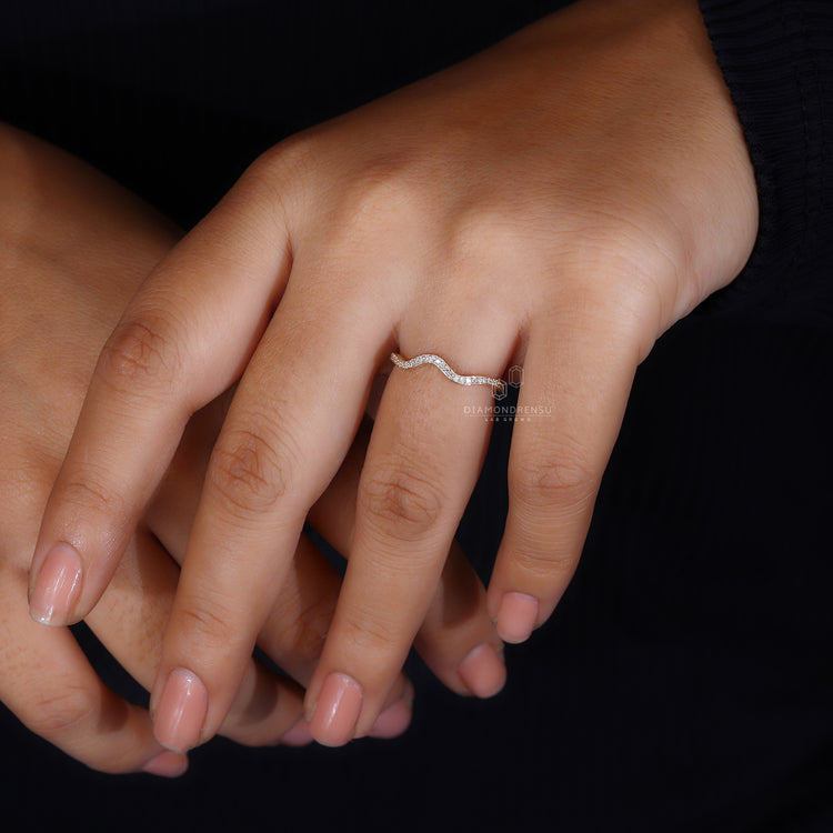 Diamondrensu UK curved lab diamond wedding band
