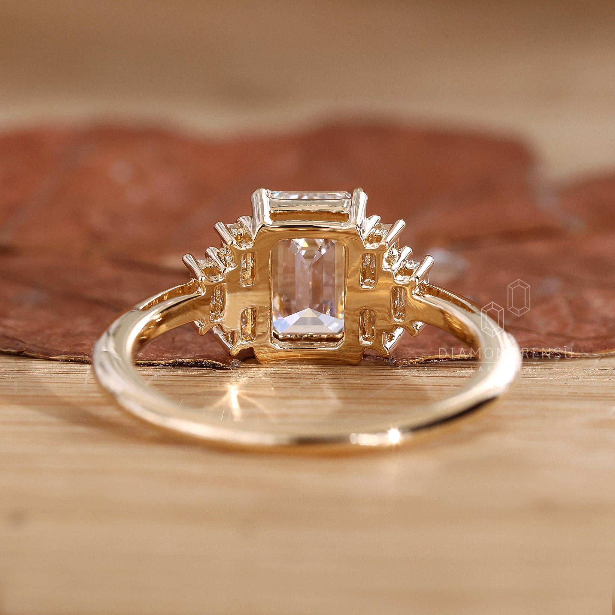 Diamondrensu UK ring with prong setting.
