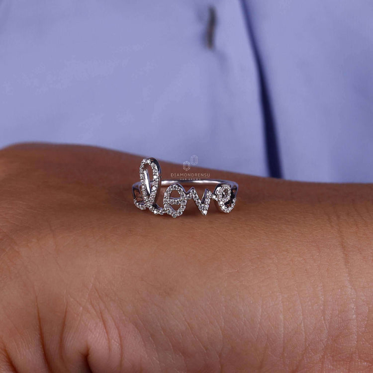 Round Cut Diamond Ring made with precision and care, perfect for engagements.