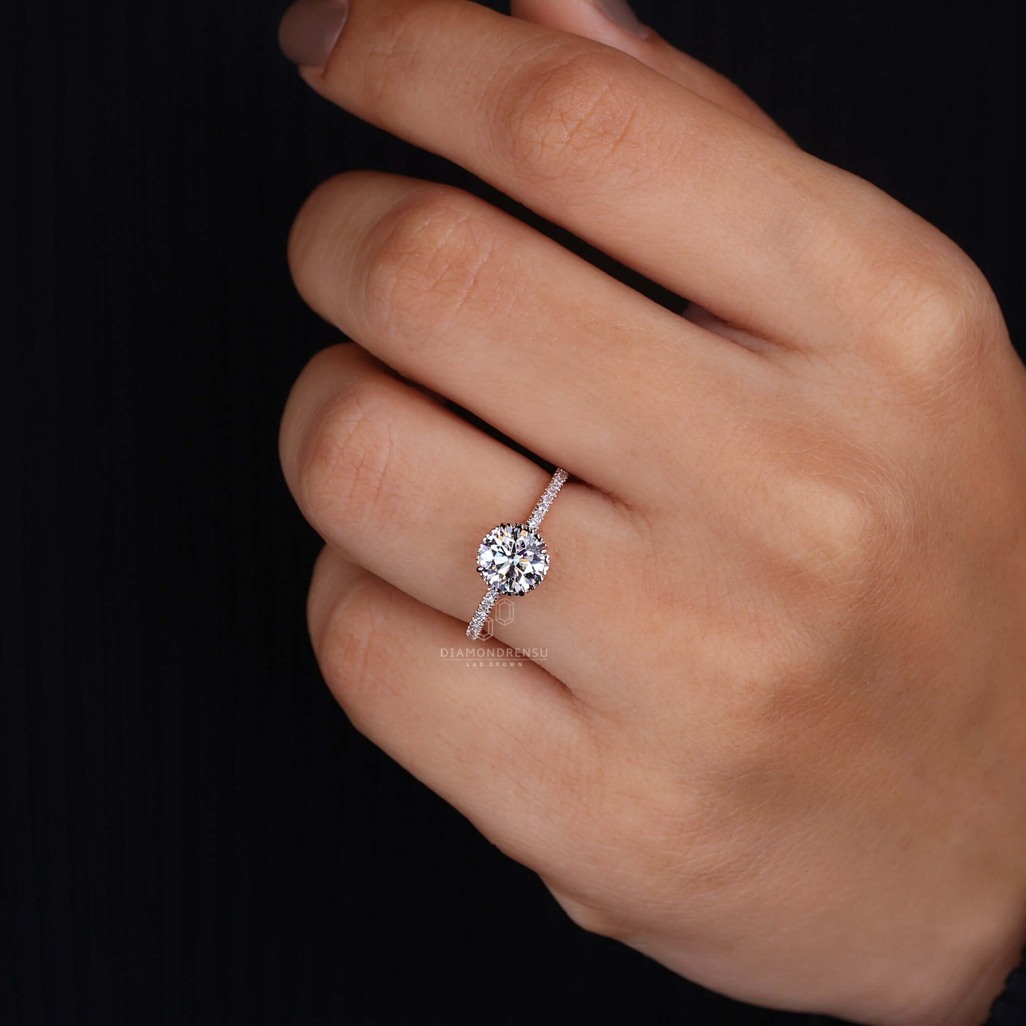 Claw Prong Ring with a classic design that emphasises the centre diamond, providing a timeless look.