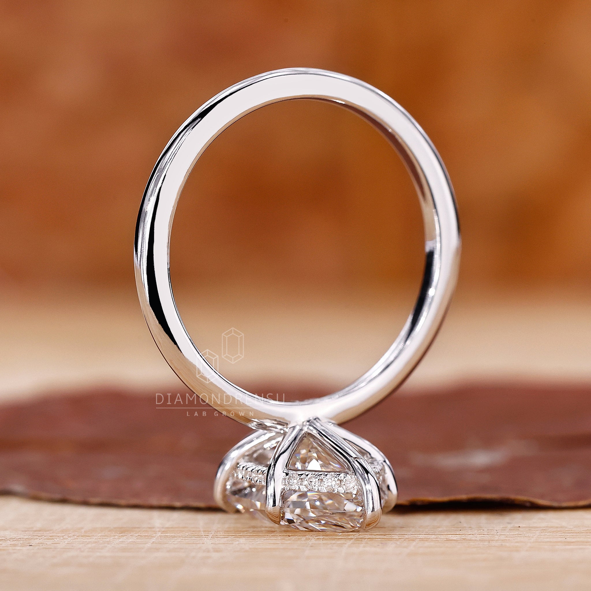 Lab Grown Diamond used in white gold diamond ring.
