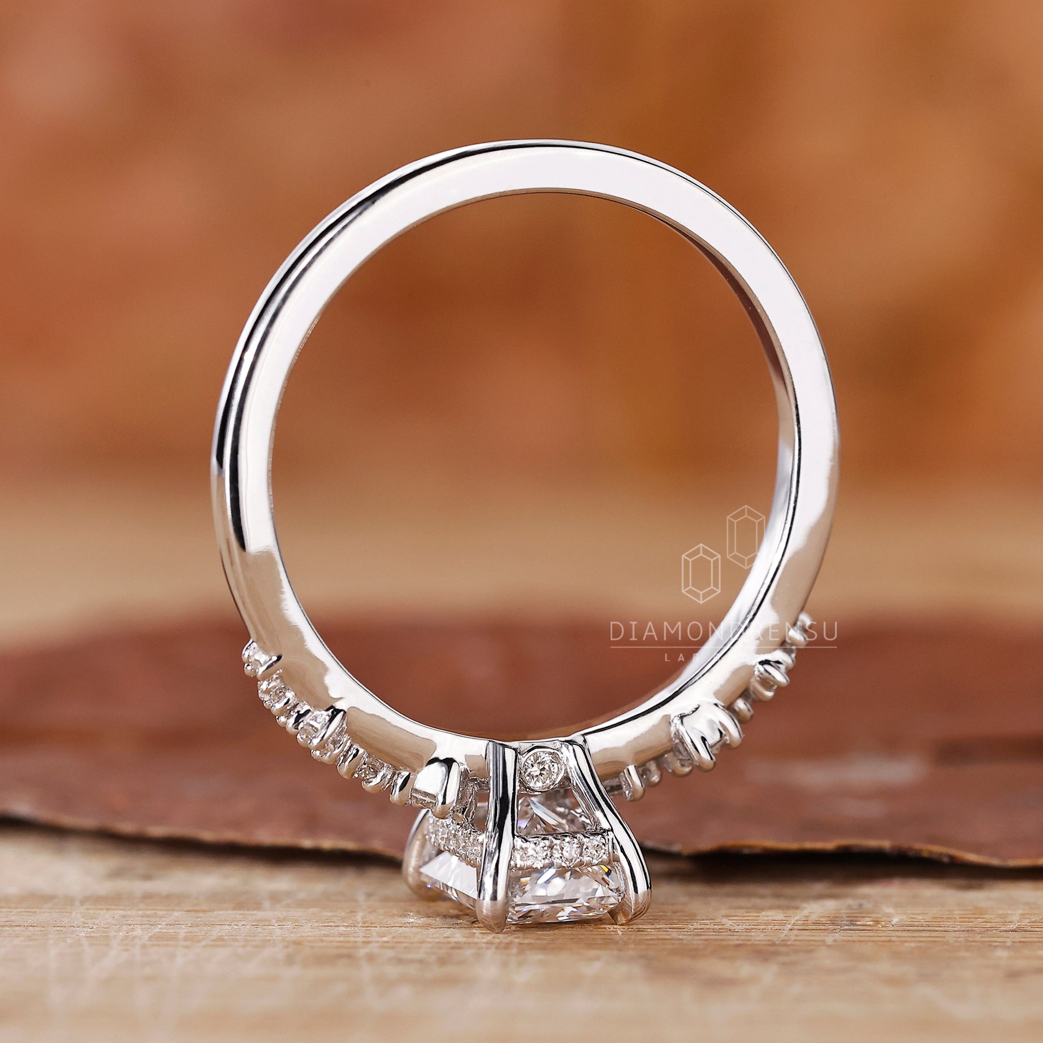 Diamondrensu UK engagement ring with radiant cut diamond.
