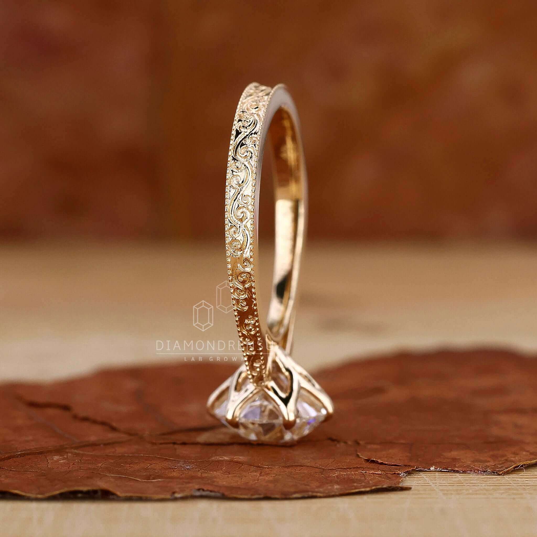 Stunning cathedral setting ring offering a blend of style and sophistication.