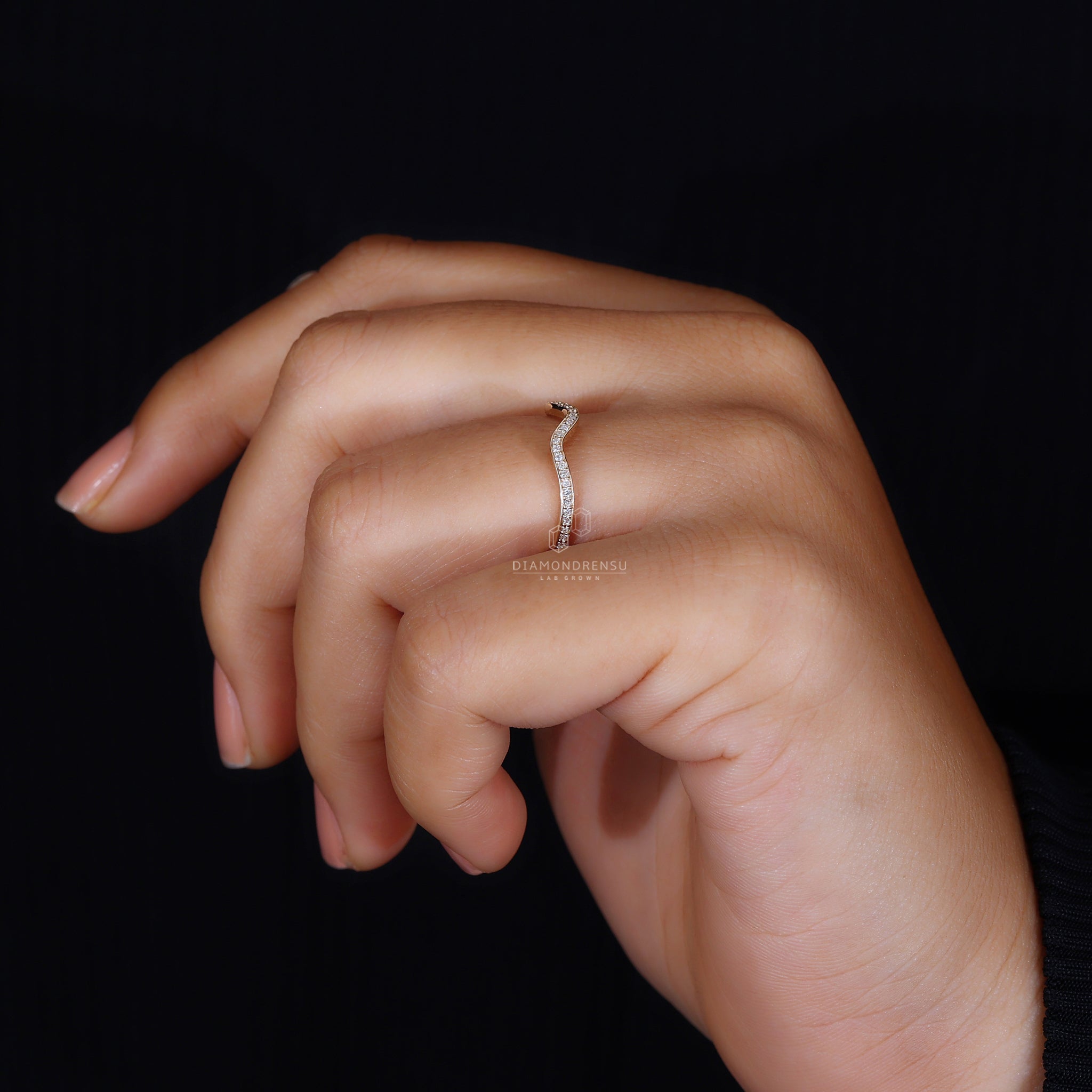 Curved Wedding Band In Round Cut Diamond