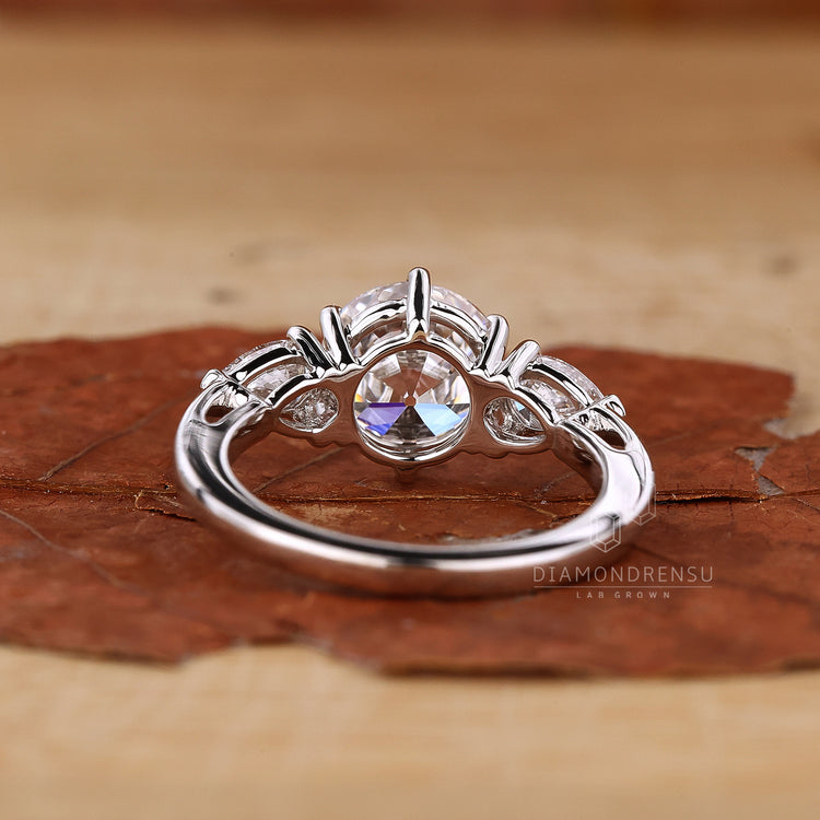 White gold engagement ring with vintage cut.
