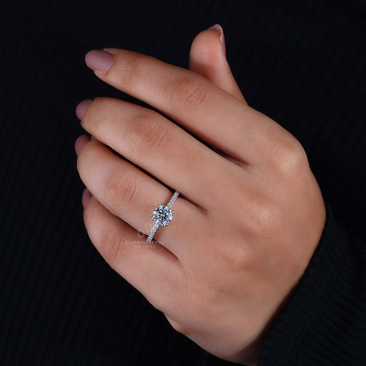 Beautiful round diamond ring designed to reflect elegance and simplicity.
