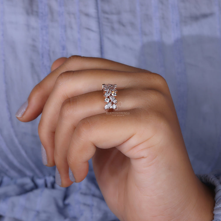 Diamondrensu UK marquise and round diamond wedding band.
