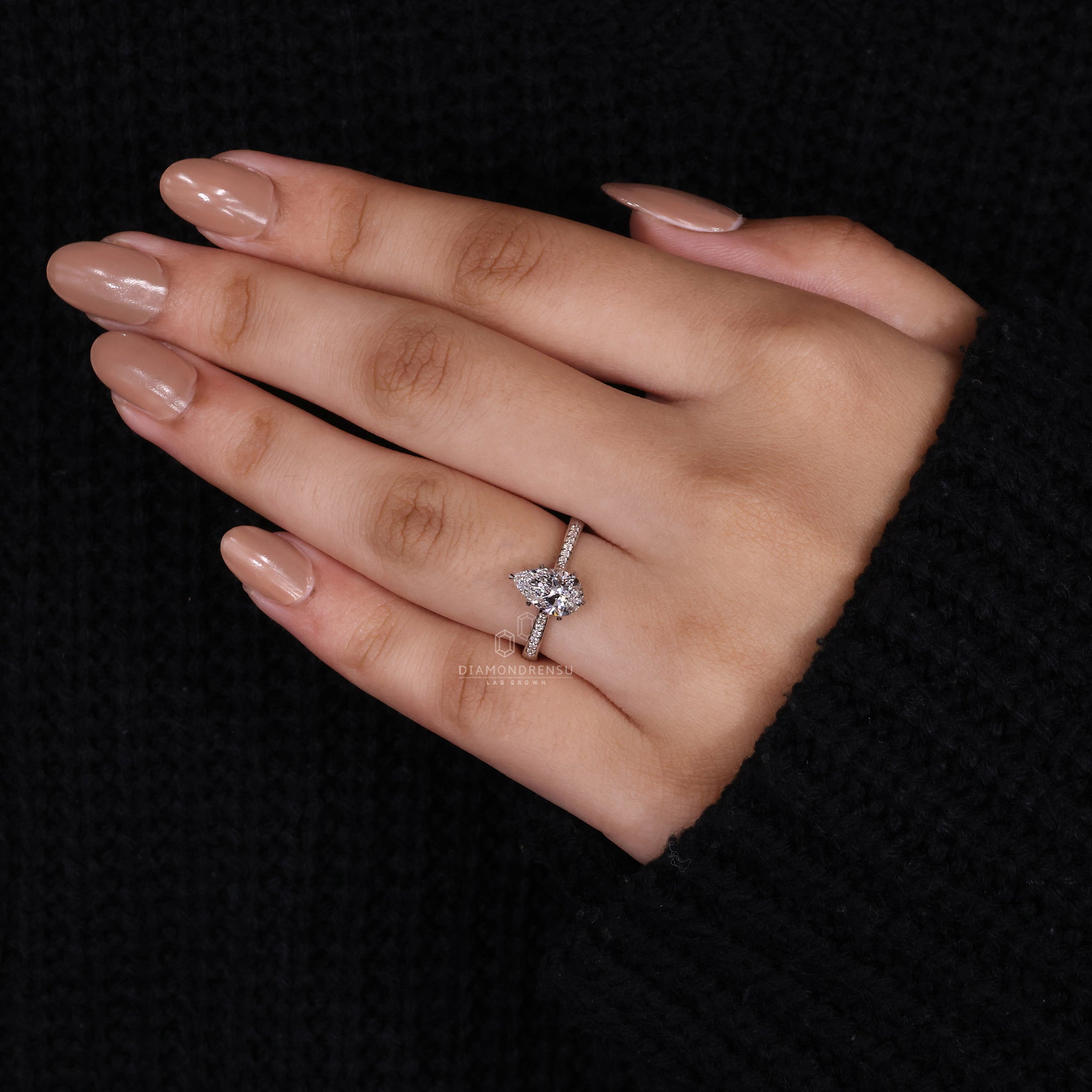 6 prong setting adds strength to pave setting.
