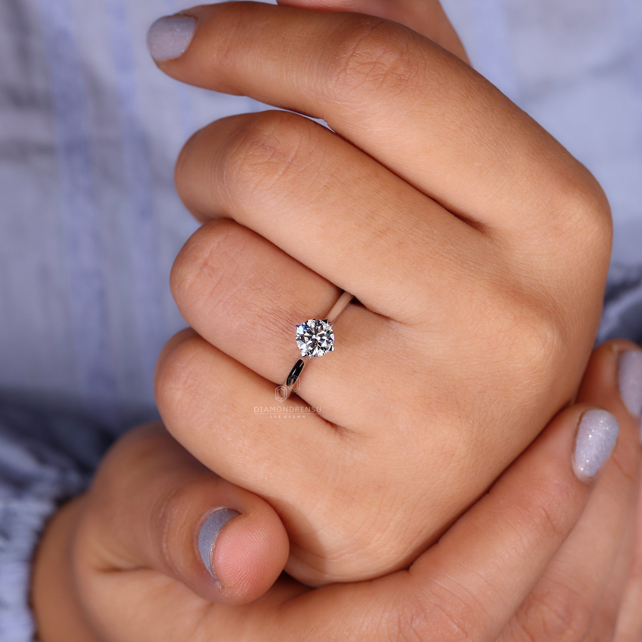 Diamondrensu UK ring in an elegant white gold setting.