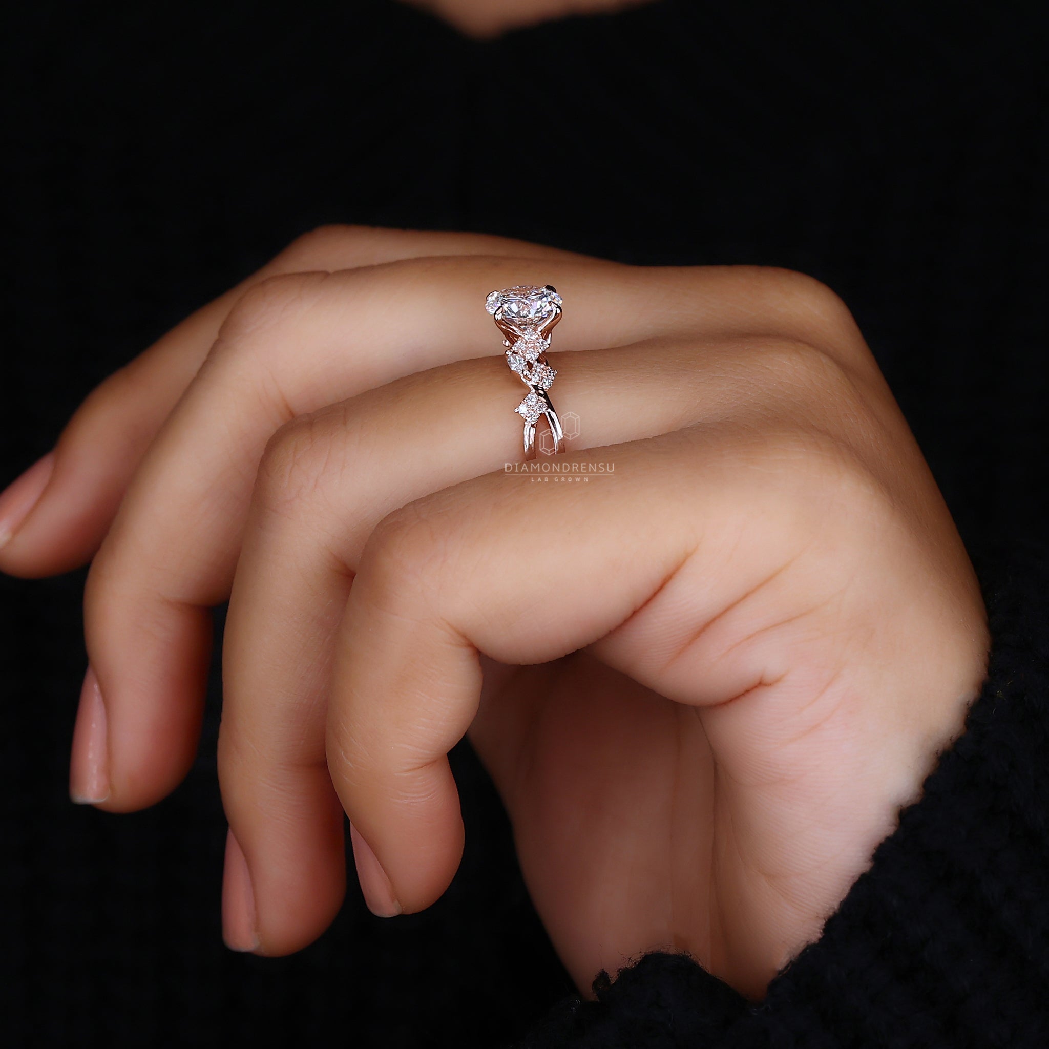 Rose gold ring with a dazzling round brilliant cut diamond.