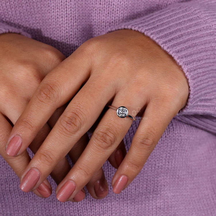 Bezel round diamond ring made with premium materials.
