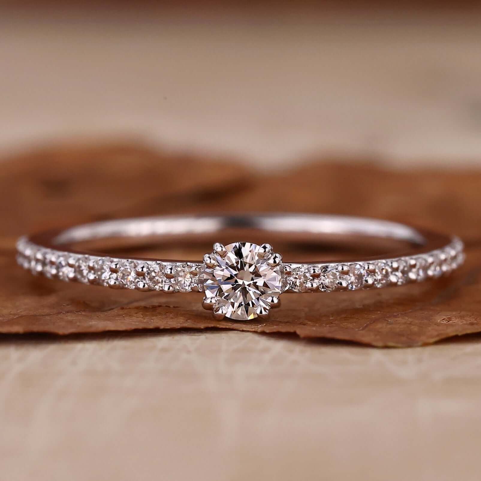 Minimalist engagement ring with a stunning round diamond.