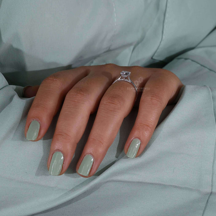 Round diamond engagement ring with a flawless sparkle.