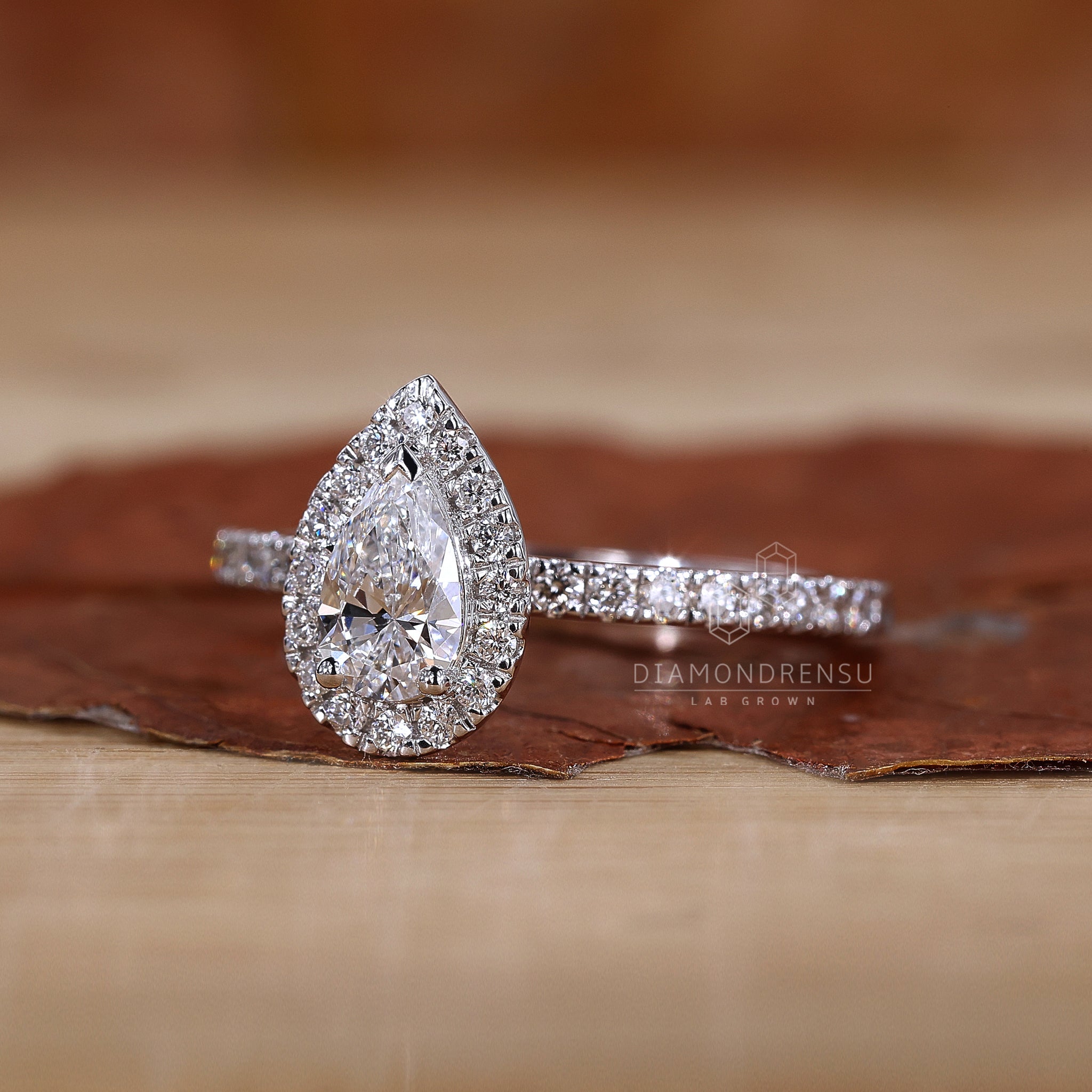 Pear shape diamond ring UK.
