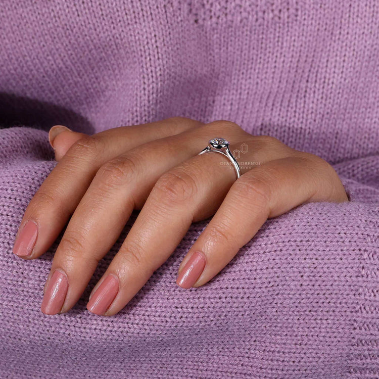 Bezel ring setting with IGI-certified lab-grown diamonds.