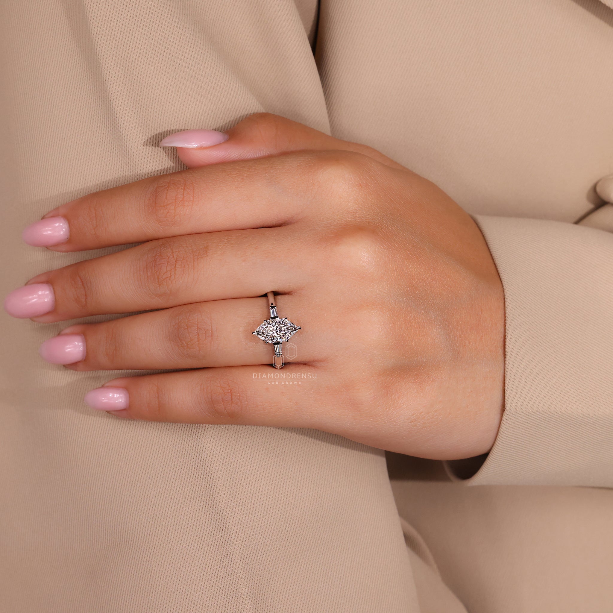 Double claw prong ring with Dutch Marquise cut.
