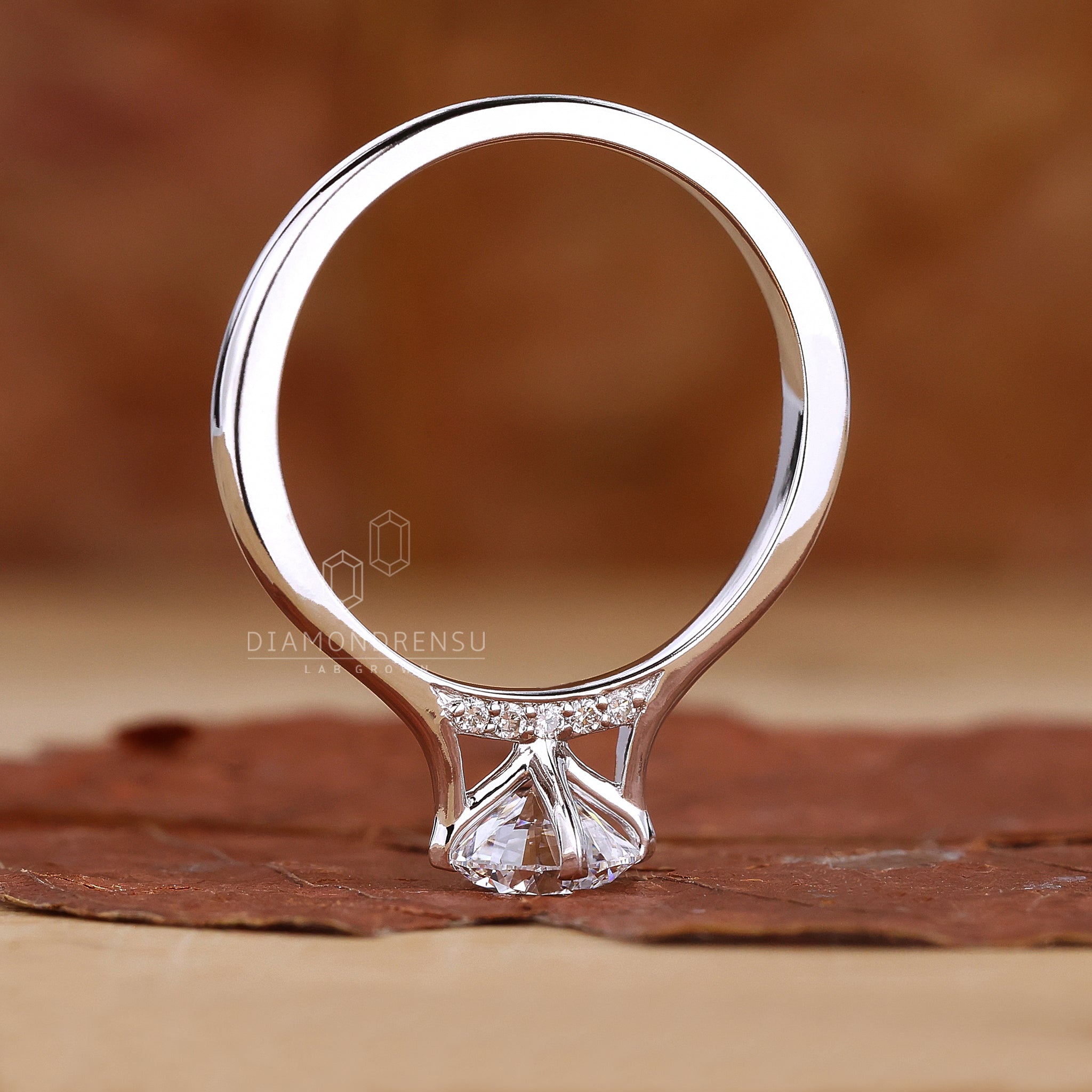 Round diamond engagement ring in a timeless design.