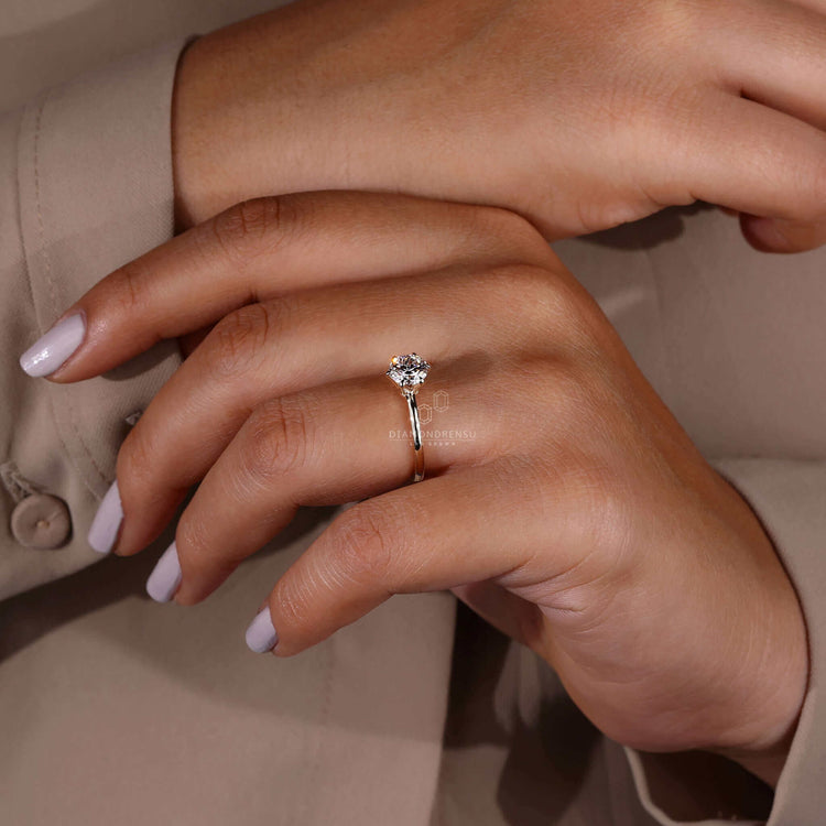 Diamond solitaire ring with a modern design for a perfect proposal.