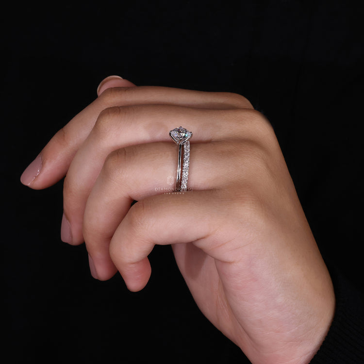 Custom bridal set designed with round cut centre stone.
