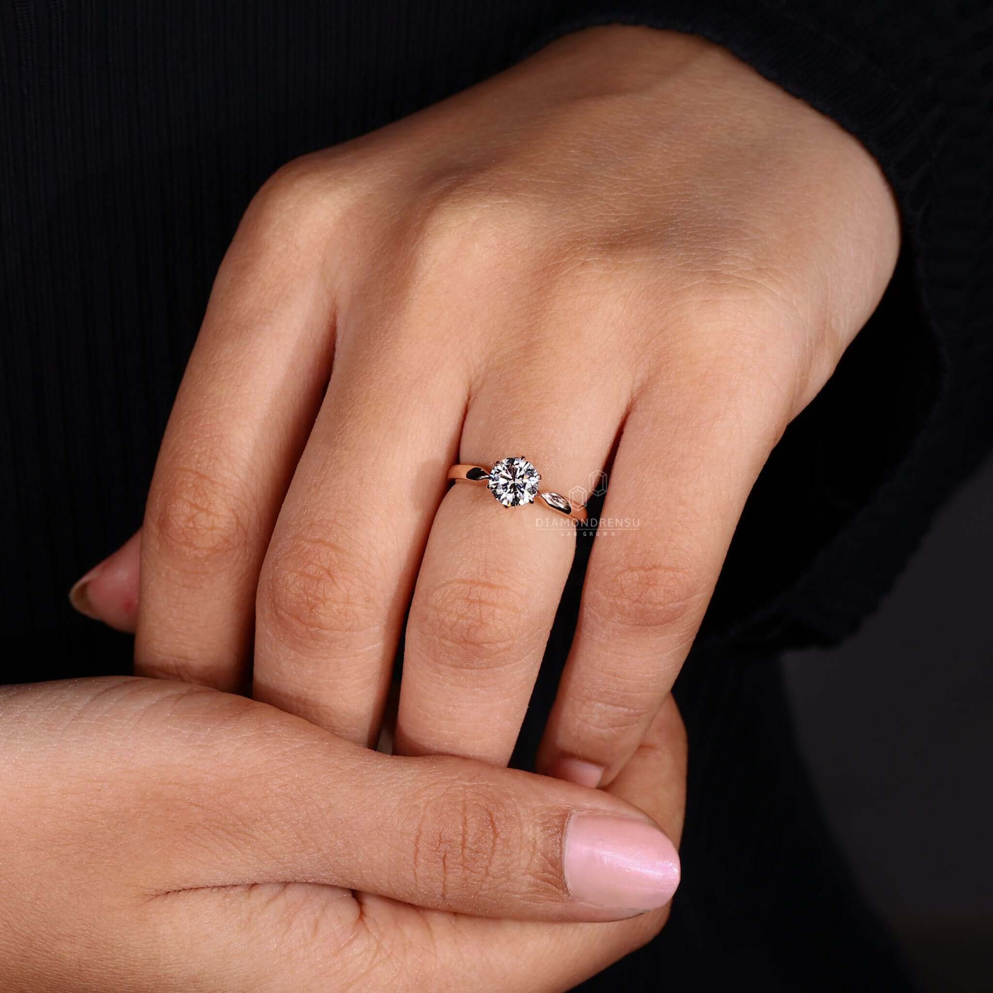 Solitaire engagement ring featuring a flawless diamond centrepiece.