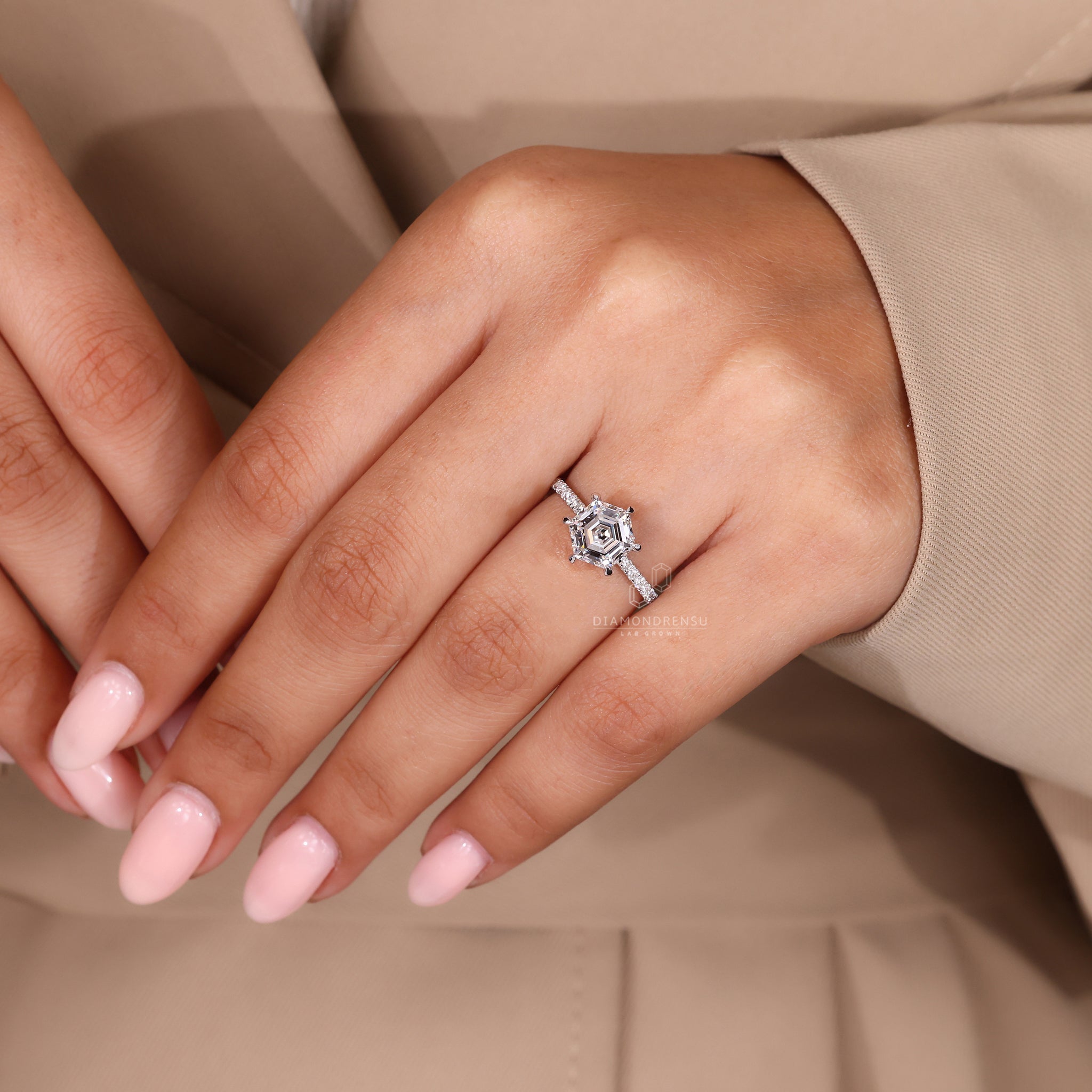 Diamondrensu UK engagement ring with round cut pave and custom style.
