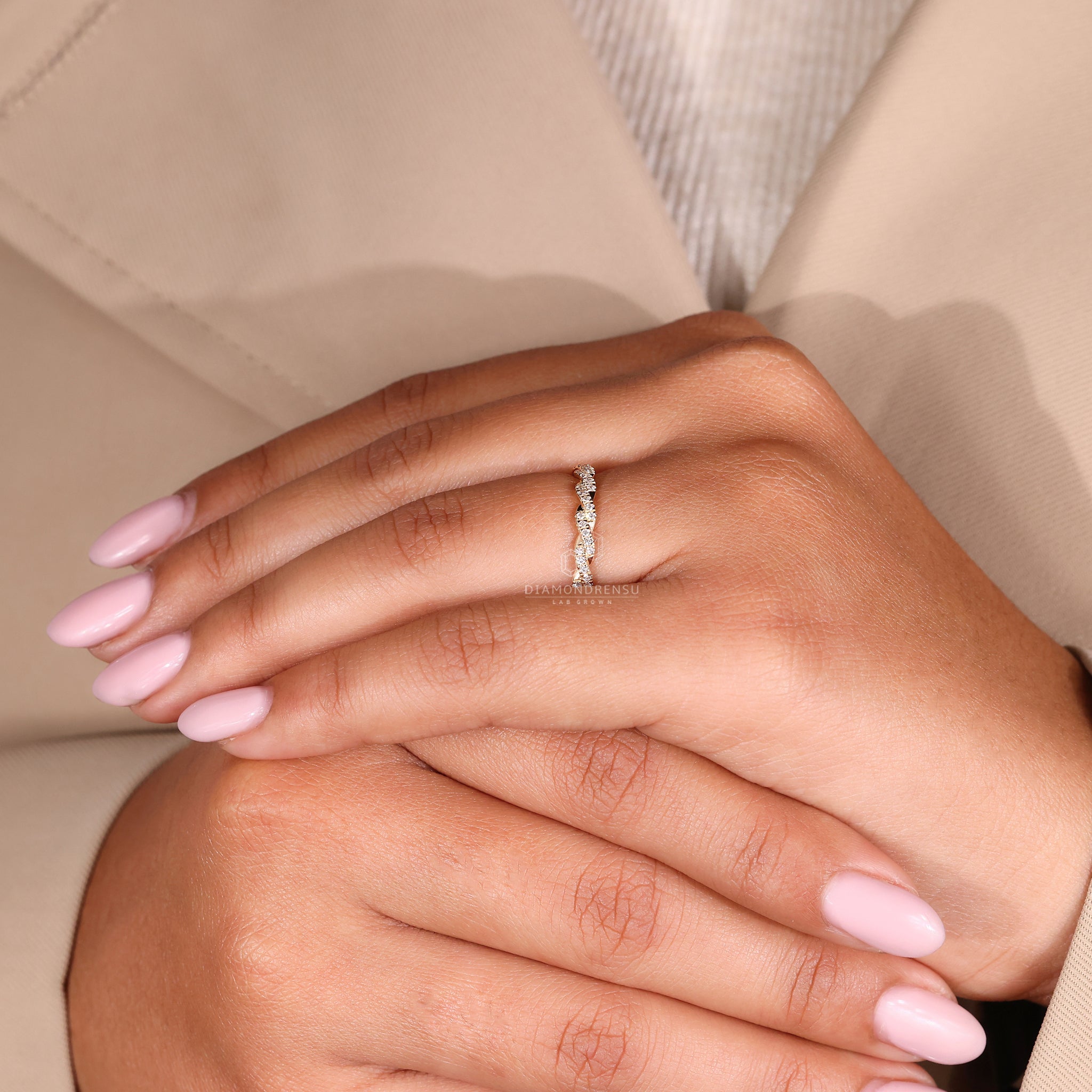 Round cut diamond twist band in gold.

