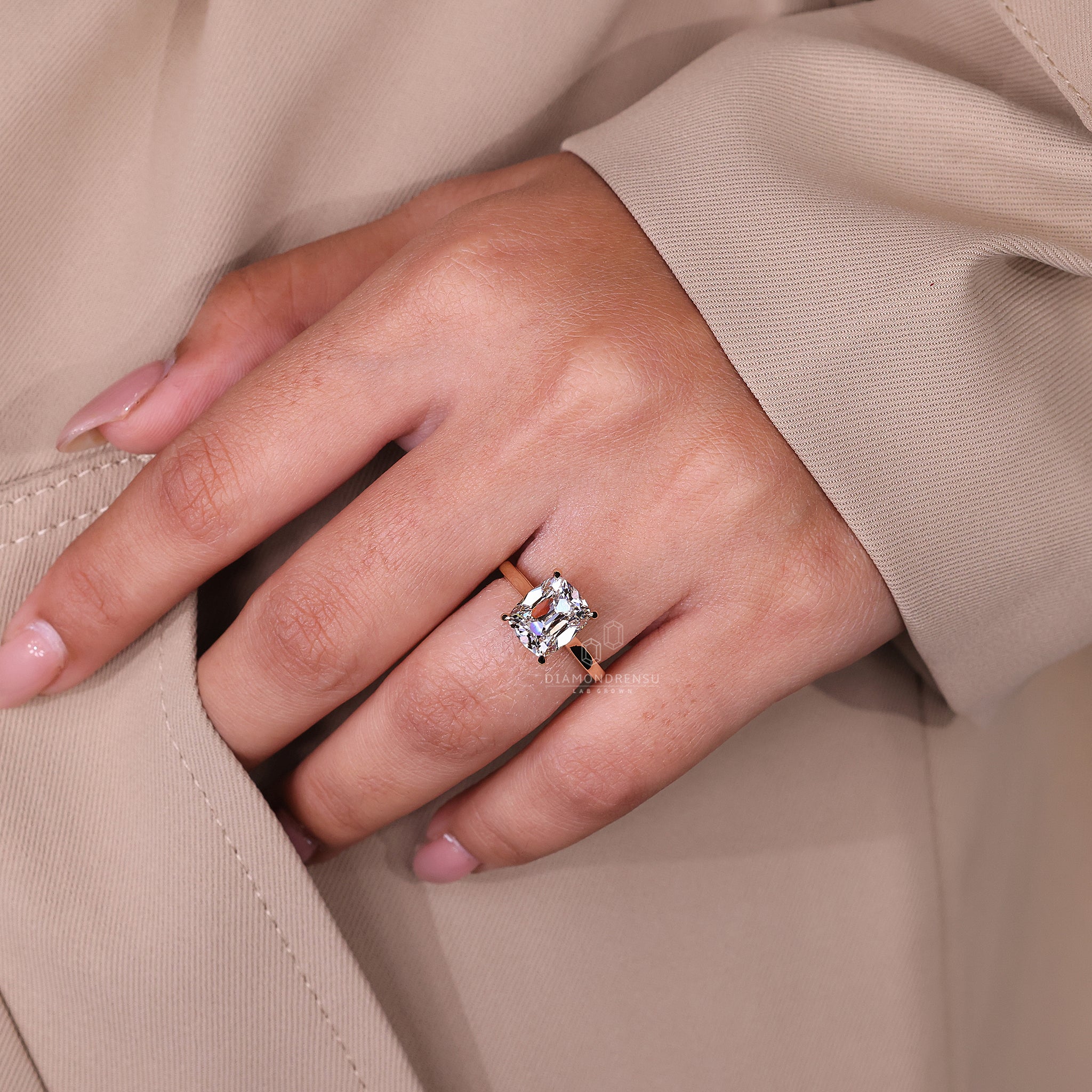 IGI certified diamond is included in this yellow gold solitaire ring.
