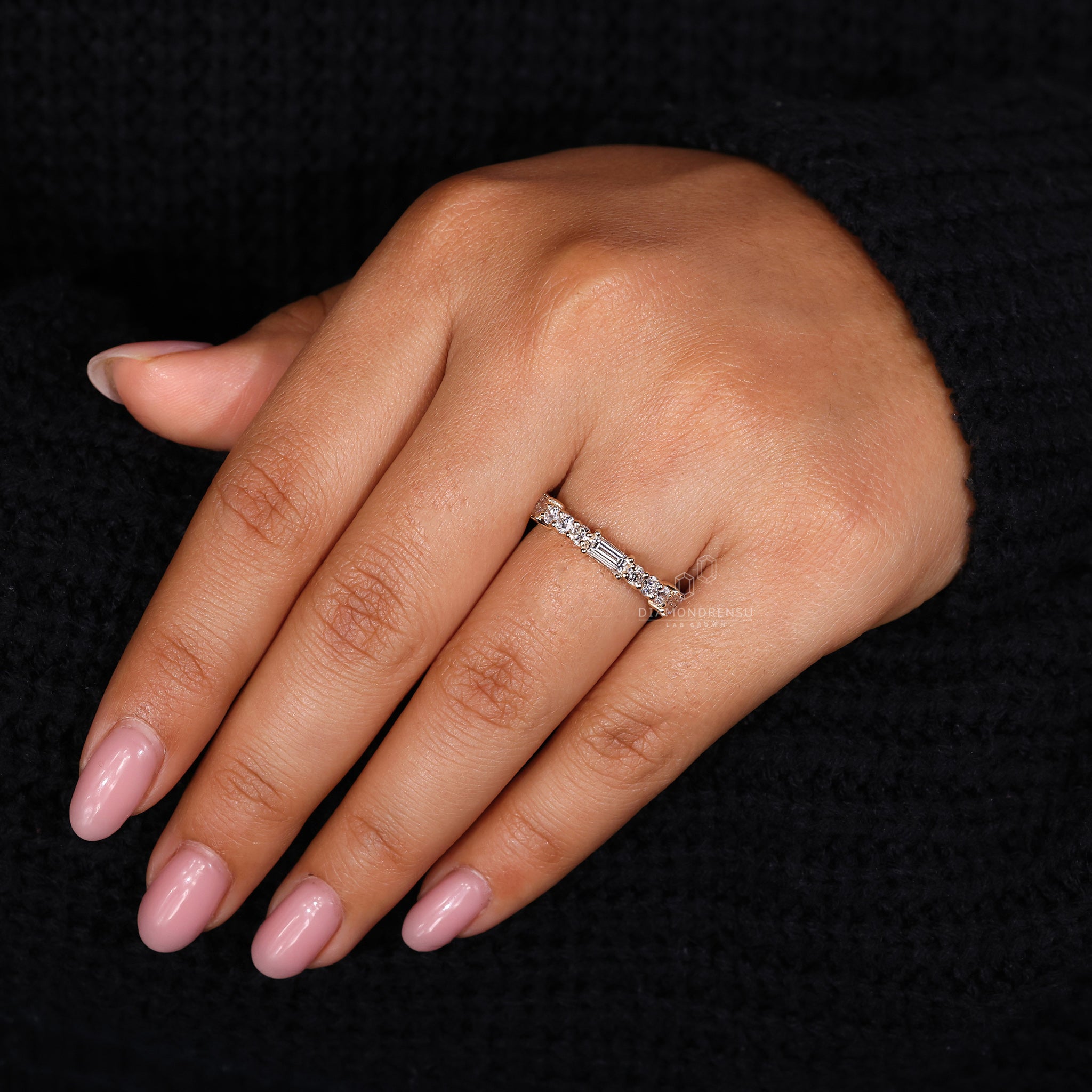 Prong Setting with baguette diamond band
