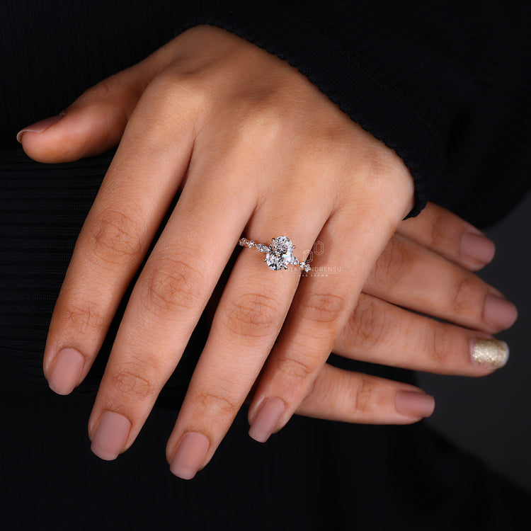 Buy engagement ring in the UK
