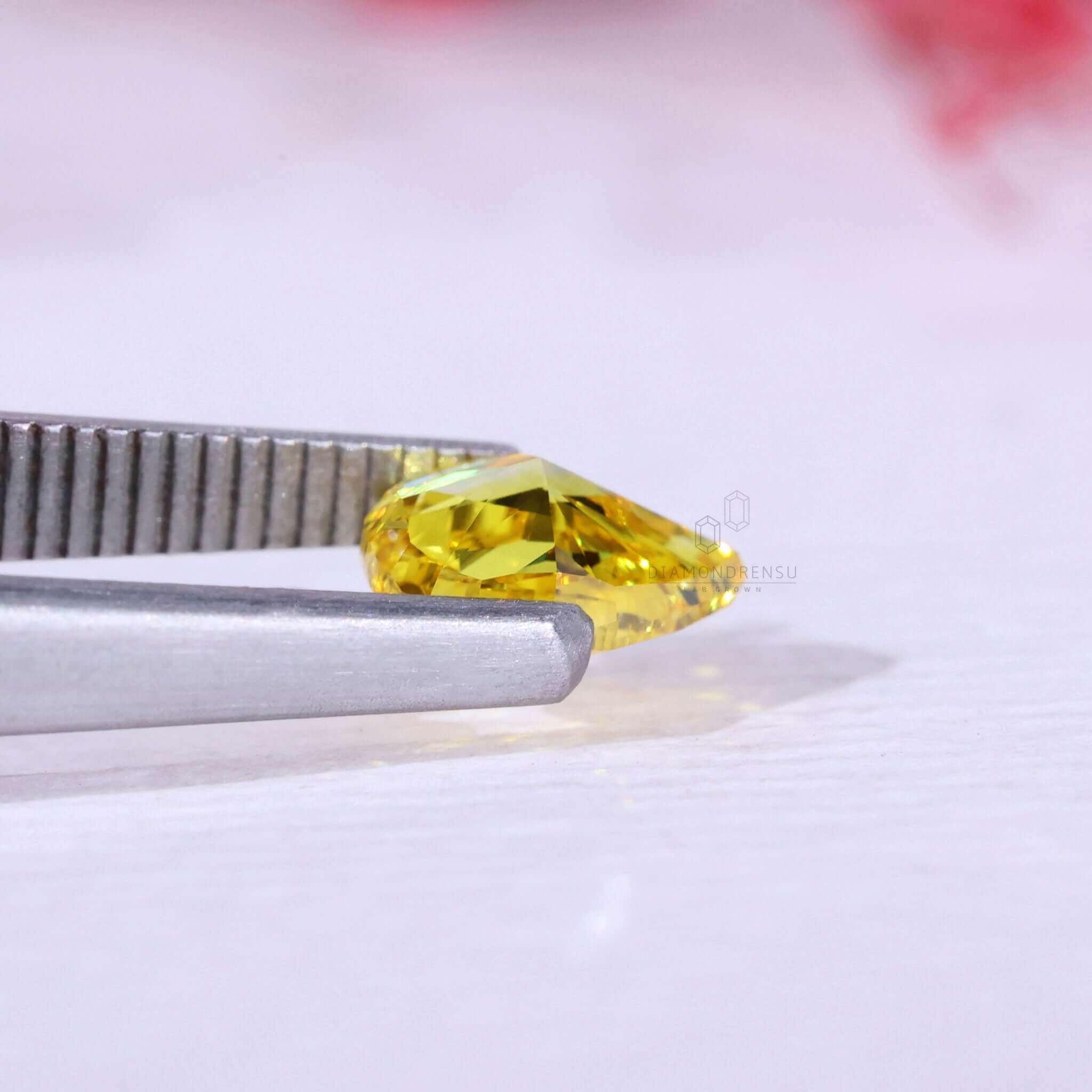 fancy vivid yellow diamond