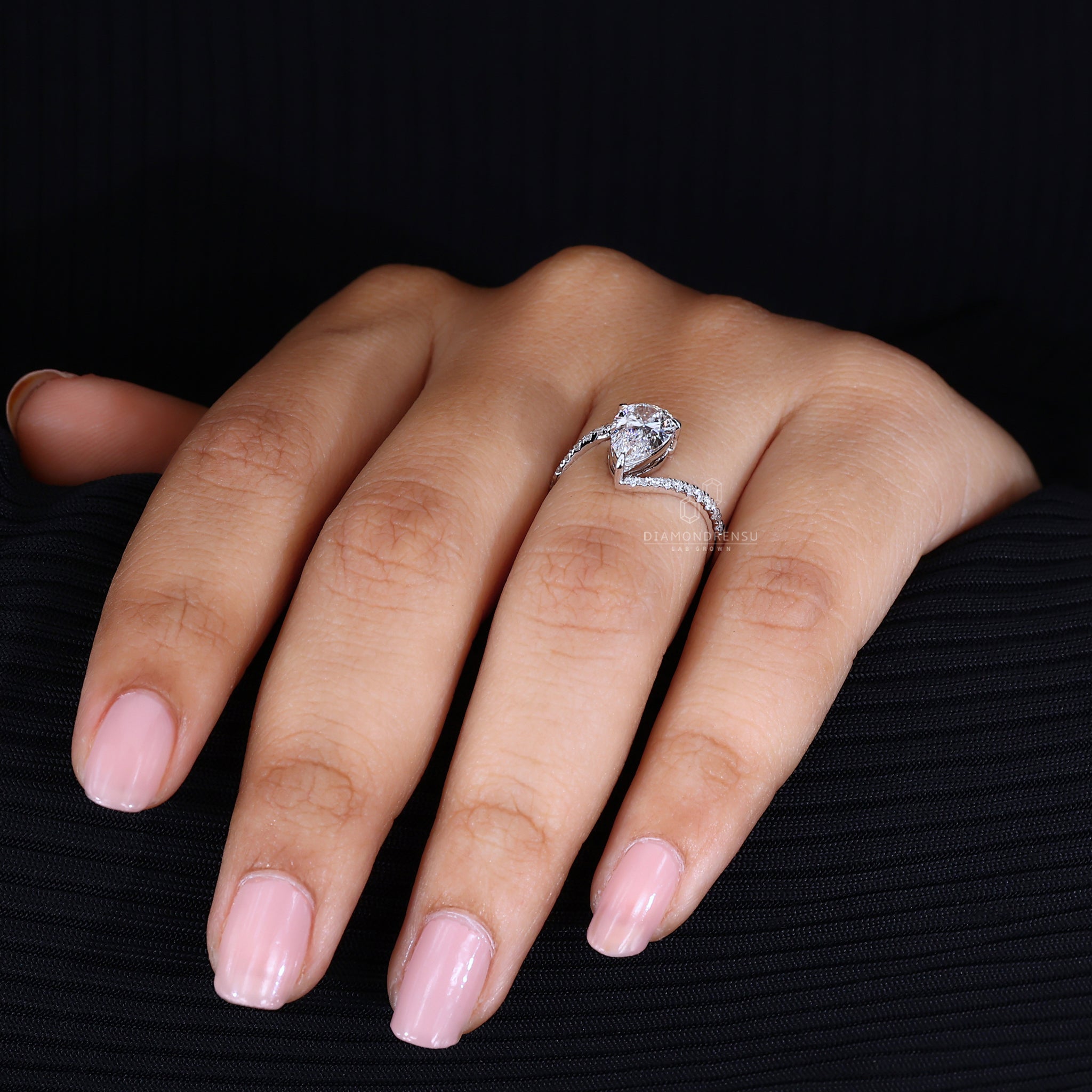 Round cut pave setting on white gold engagement ring.
