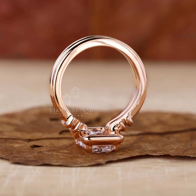 Diamond and emerald ring handmade for special occasions.