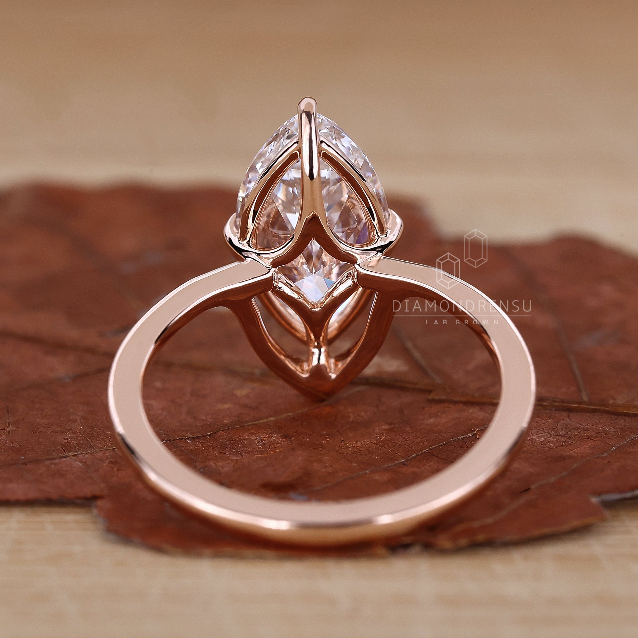 IGI certified diamond with high clarity and shine.
