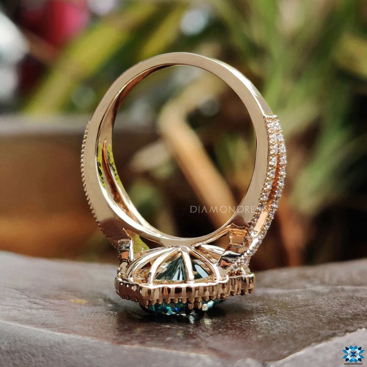 Milgrain setting on twisted pave band ring.
