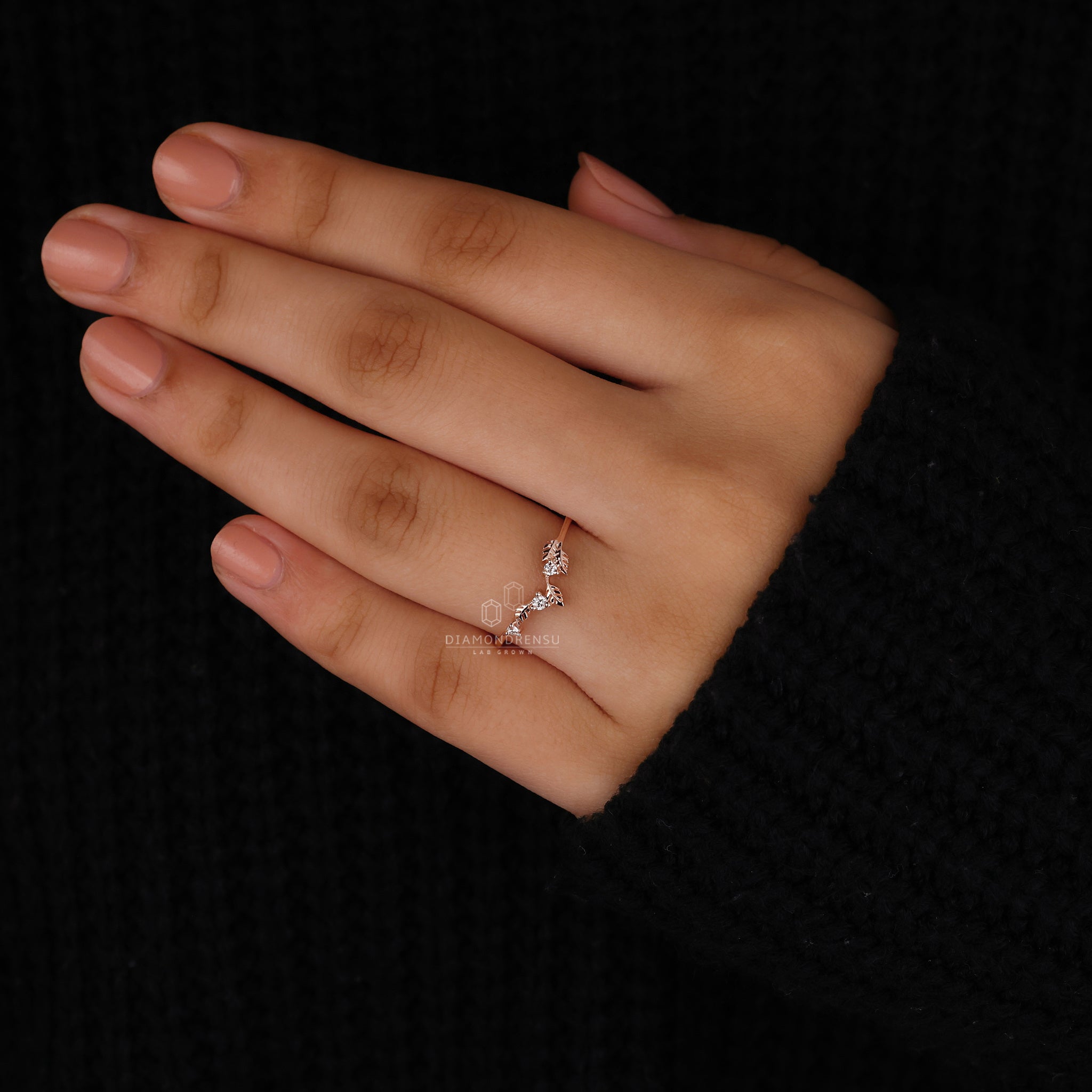 Handmade leaf design diamond wedding ring.
