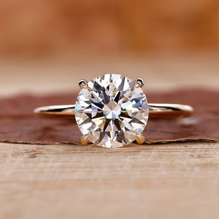Round diamond engagement ring with a 4 claw prong setting.

