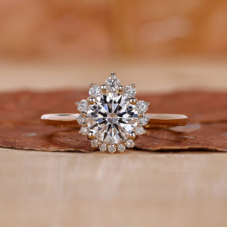 Diamond cluster ring with round diamond ring.
