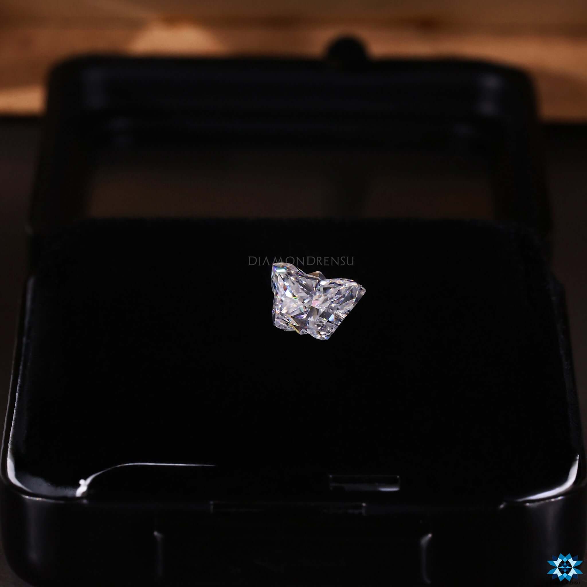 antique cut moissanite