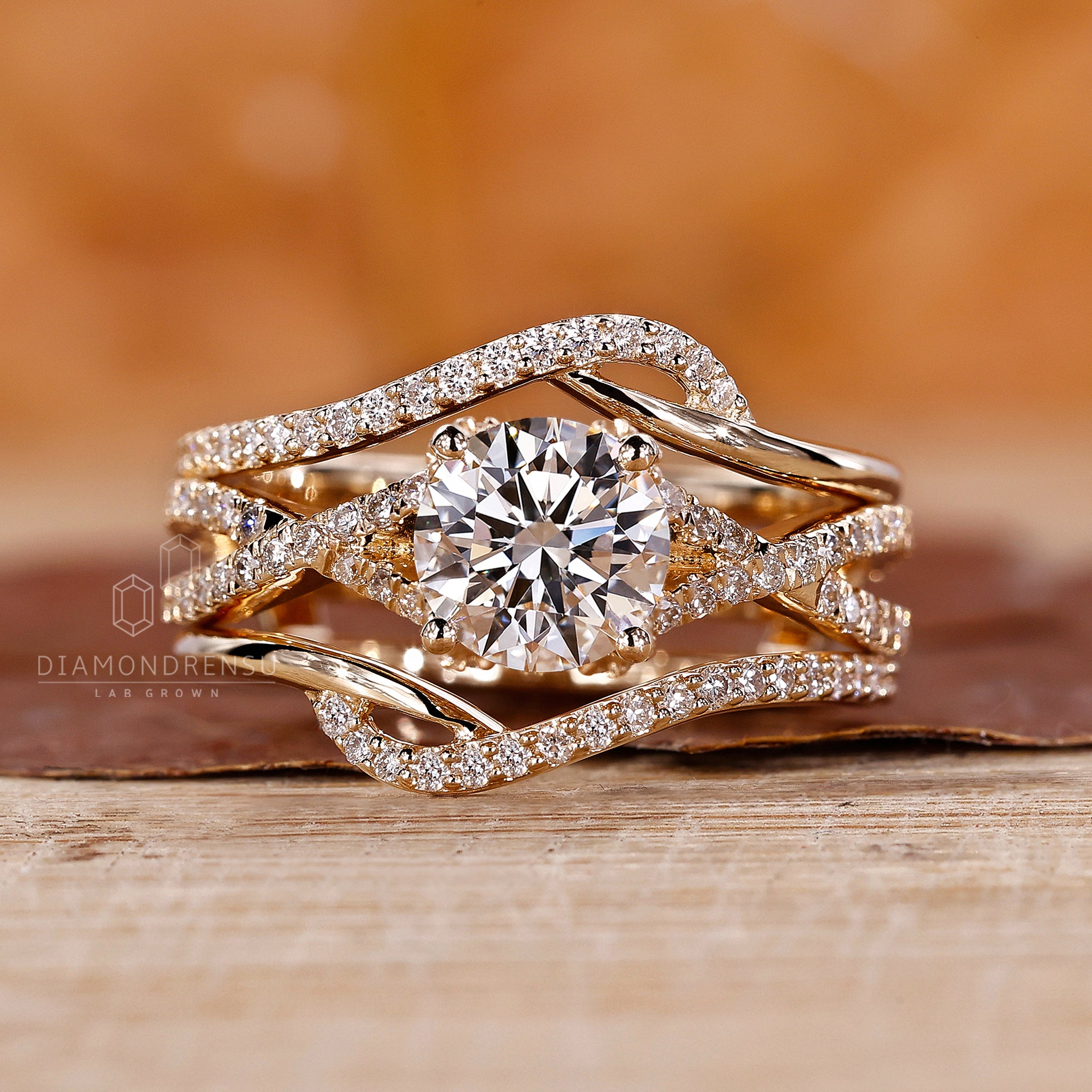 Diamondrensu UK wrap wedding band.
