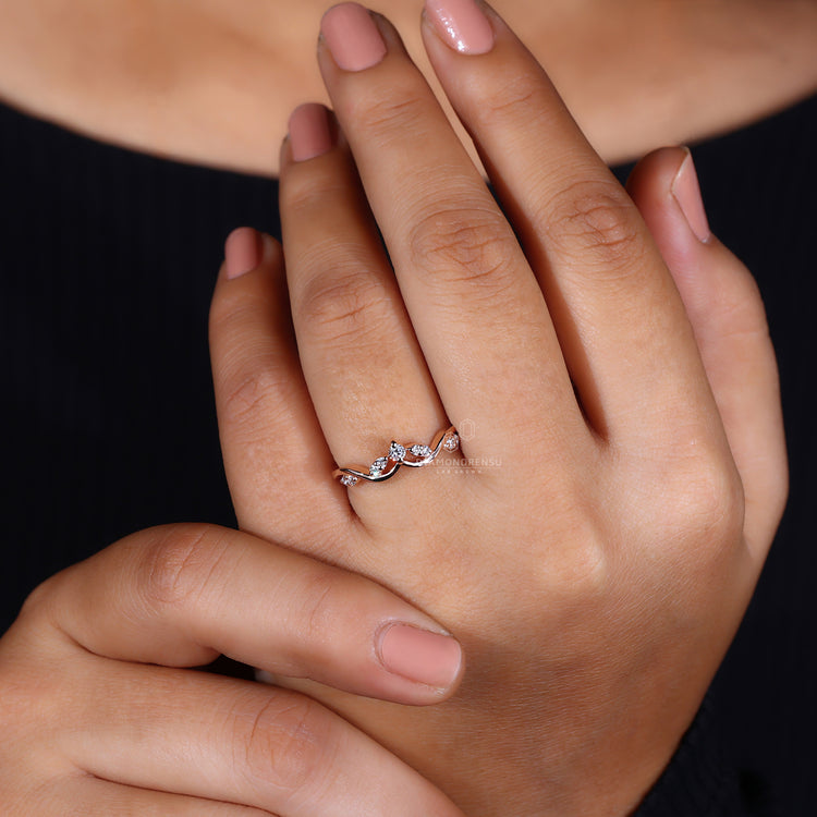 Unique curved wedding ring in rose gold.
