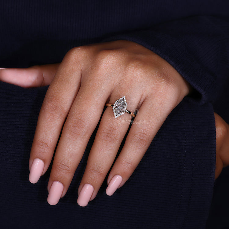 Yellow gold ring with Dutch Marquise diamond setting.
