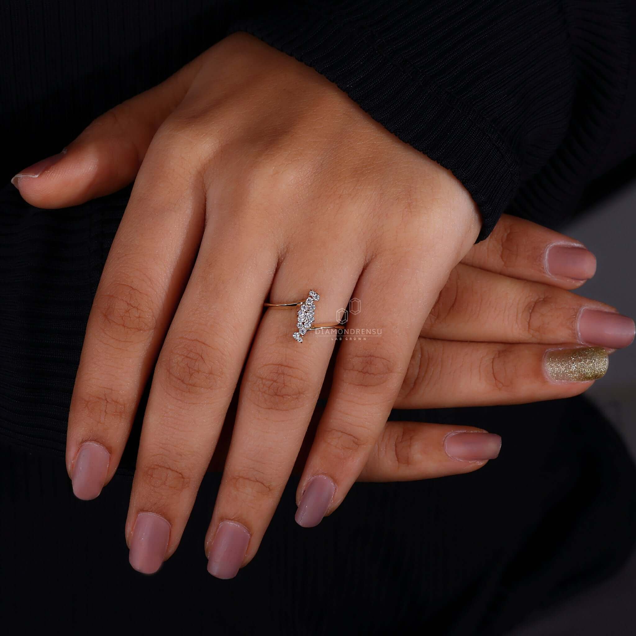 Round cut diamond ring with a sleek, modern design that radiates sophistication and charm.