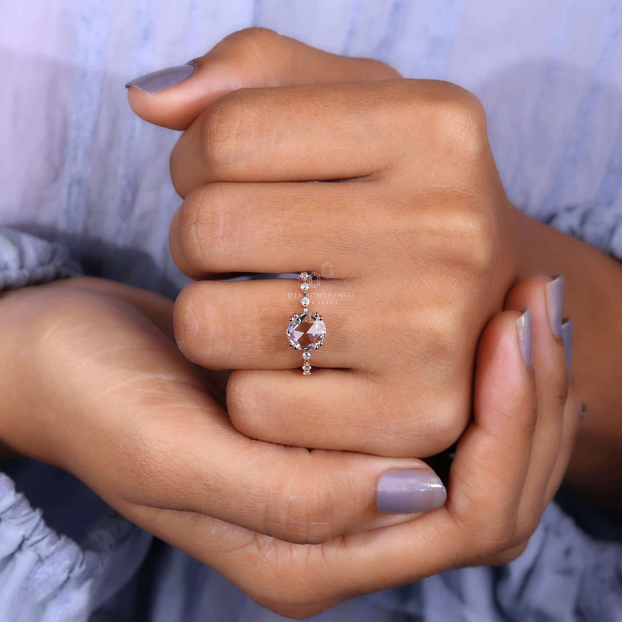 Gorgeous round brilliant ring with a stunning diamond centrepiece to cherish forever.