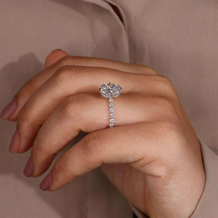 Claw prong ring showcasing a radiant cut engagement ring design in a 4 prong claw setting.