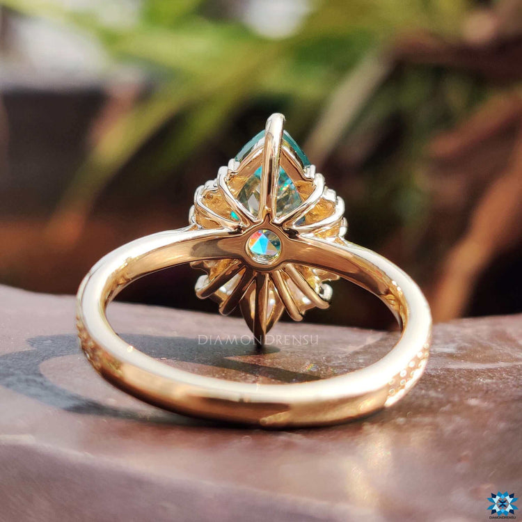 Vintage-inspired engagement ring in yellow gold.
